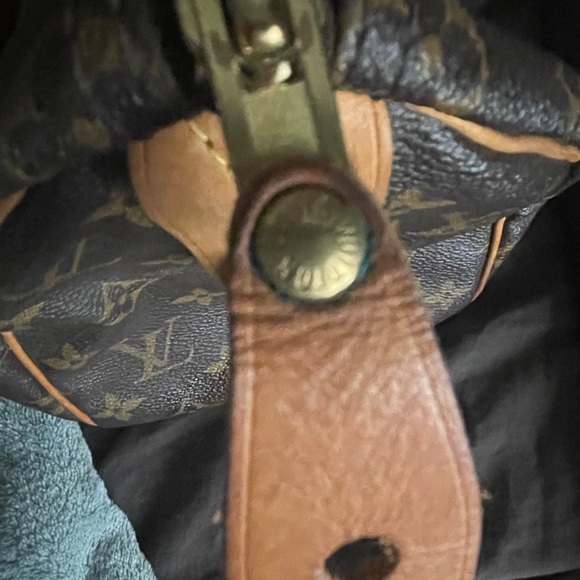 Authentic Louis Vuitton $800 - Picture 4 of 7